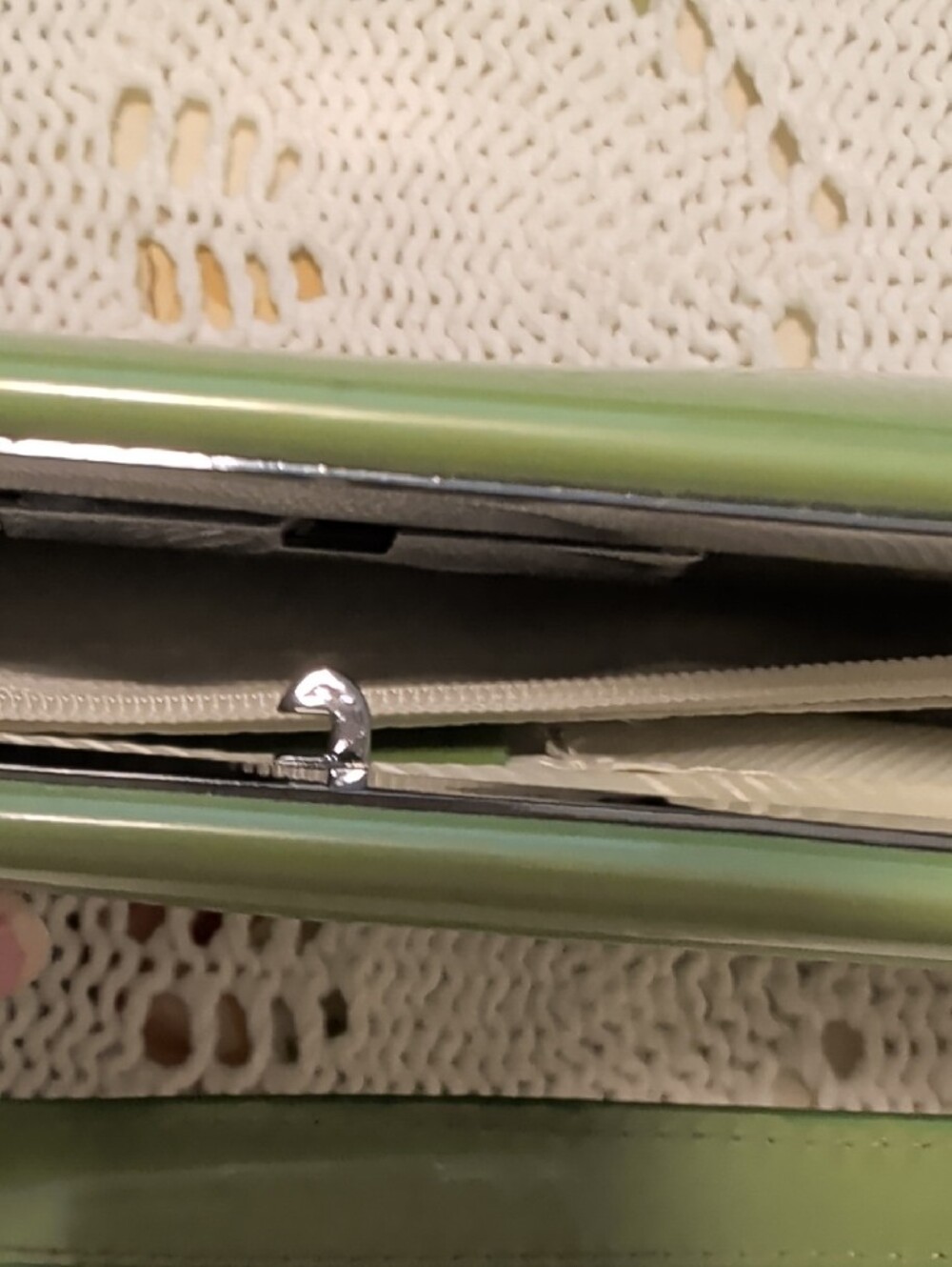 VINTAGE -Mint Green Patent Leather Women's Stylish Handbag - Picture 8 of 10